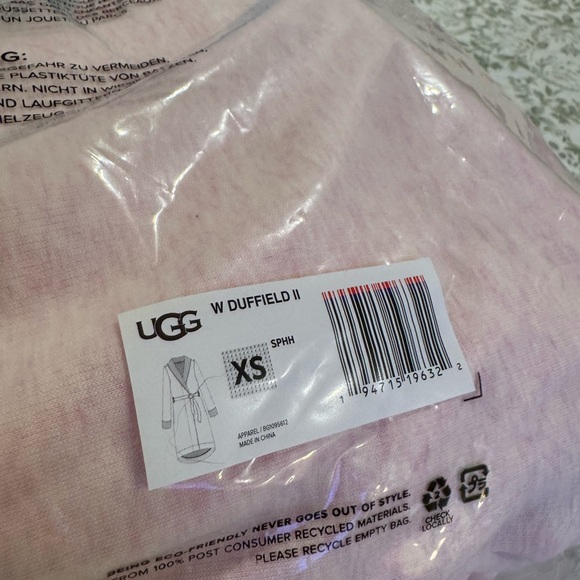 UGG Soft Pink Robe - Picture 6 of 7